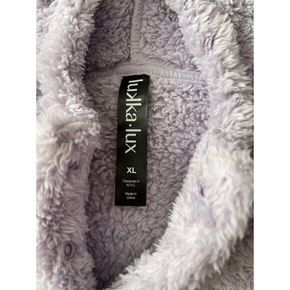 Comfy, cozy Women’s hoodie in lavender. Size XL - Picture 4 of 8